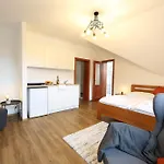 Hotel apartamentowy Upati Jestedu -