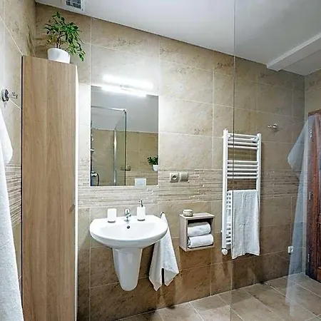 شقة فندقية Upati Jestedu - 3*